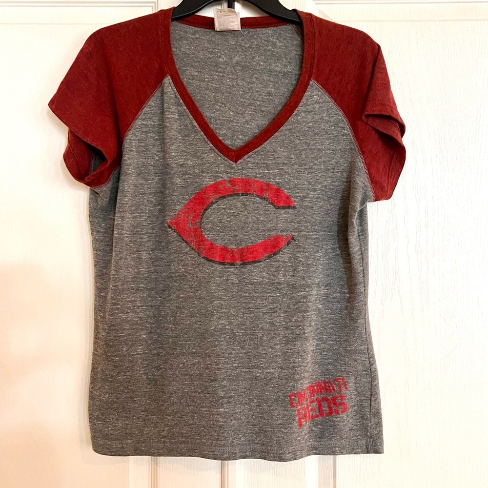 Women’s Cincinnati Red’s T-Shirt Size XL